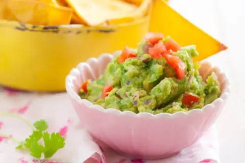 Jak smakuje guacamole? Odkryj sekret kremowego smaku i dodatków