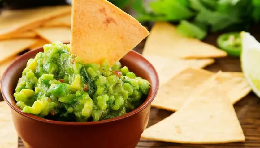 Guacamole: Do czego pasuje? 10+ pomysłów na dania i przekąski