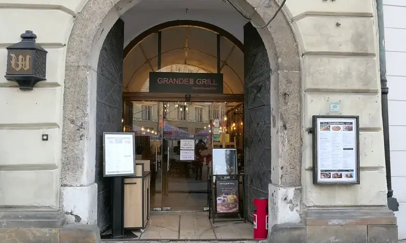 Grande Grill Kraków: Steki, ogród, Rynek 16 wszystko przed wizytą