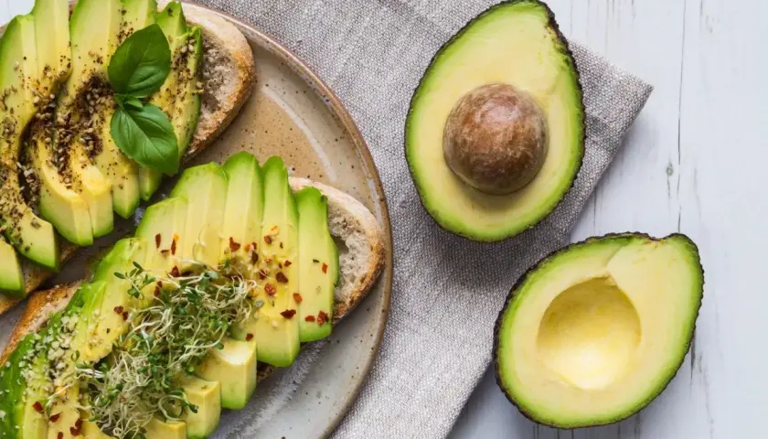 Co zrobić z guacamole? Pomysły na śniadanie, obiad i przechowywanie